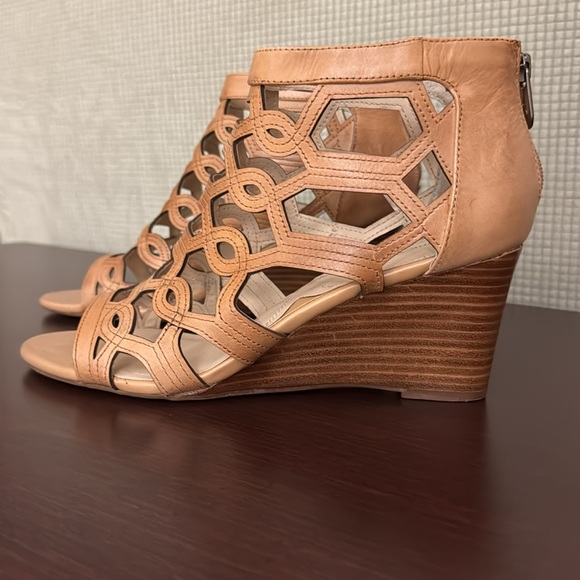 NWOT! Adrienne Vittadini Wedge Sandals - Picture 6 of 16